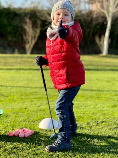 enfant qui joue au golf, s'amuse et progresse à Lille