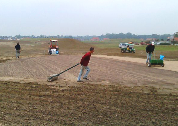 travaux sur le golf de Mérignies, construction des greens sur fondations de sable