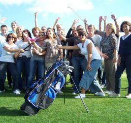 initiation au golf pendant un mariage pour les invités