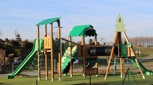 plaine de jeux en extérieur pour enfants pour un anniversaire