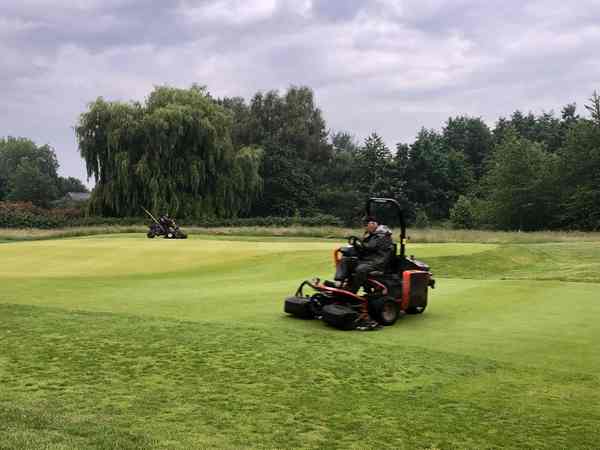 jardiniers tonte tondeuse terrain 2022