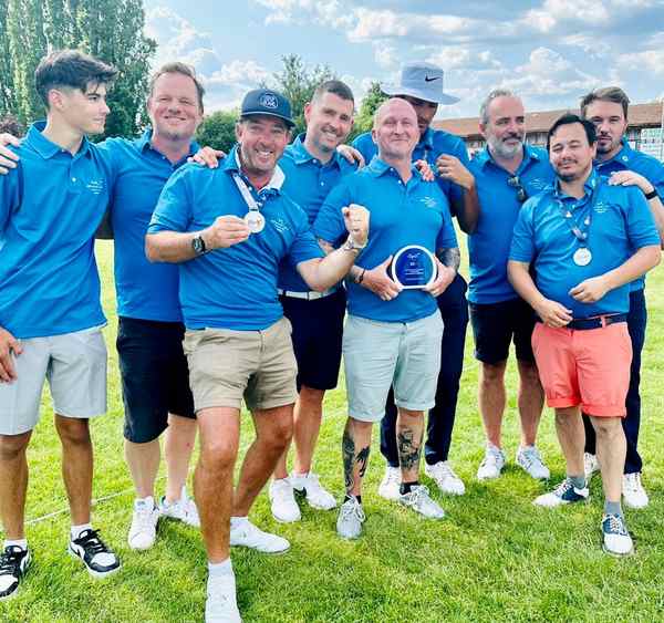 parachute sur le practice de golf pour une fête à Mérignies