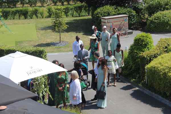 Vin d'honneur pour un mariage au golf. Tonnelles sur la terrasse.