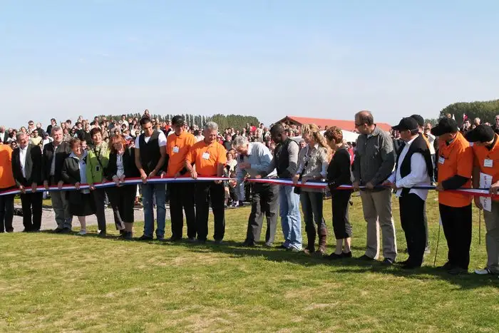 Inauguration du golf de Mérignies avec le maire et des personnalités, de footballeurs